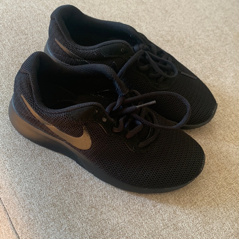 Brand new Nike black size 3Y